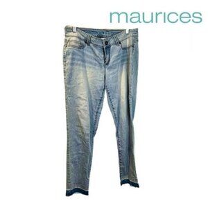 Maurices Women's‎ Raw/ Frayed Hem Light Sandblasted Wash Jeans